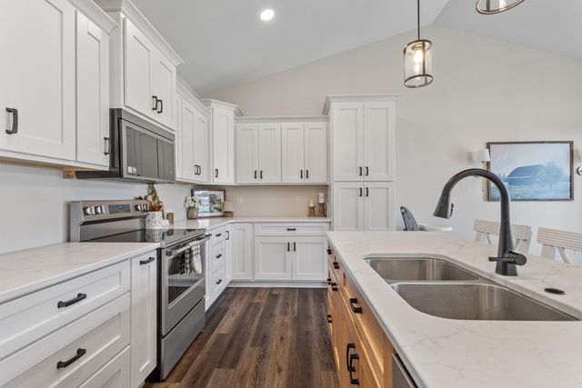 245 Auseon Court, Hillsdale City, MI 49242
