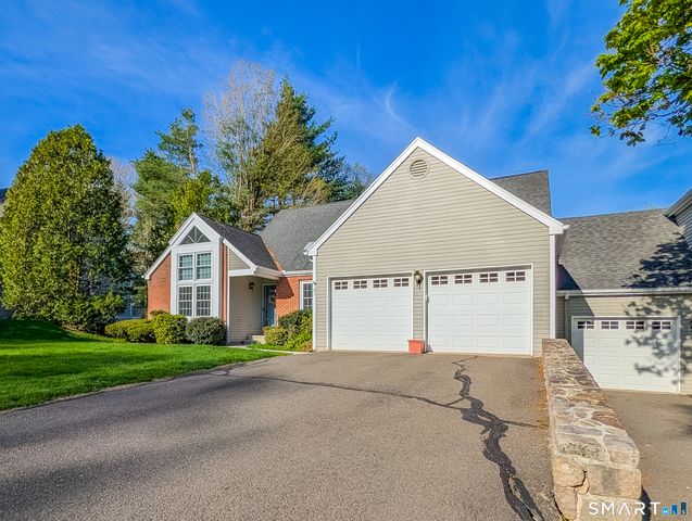 43 Woodbury Hill 43, Woodbury, CT 06798