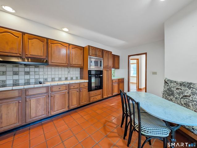 43 Woodbury Hill 43, Woodbury, CT 06798