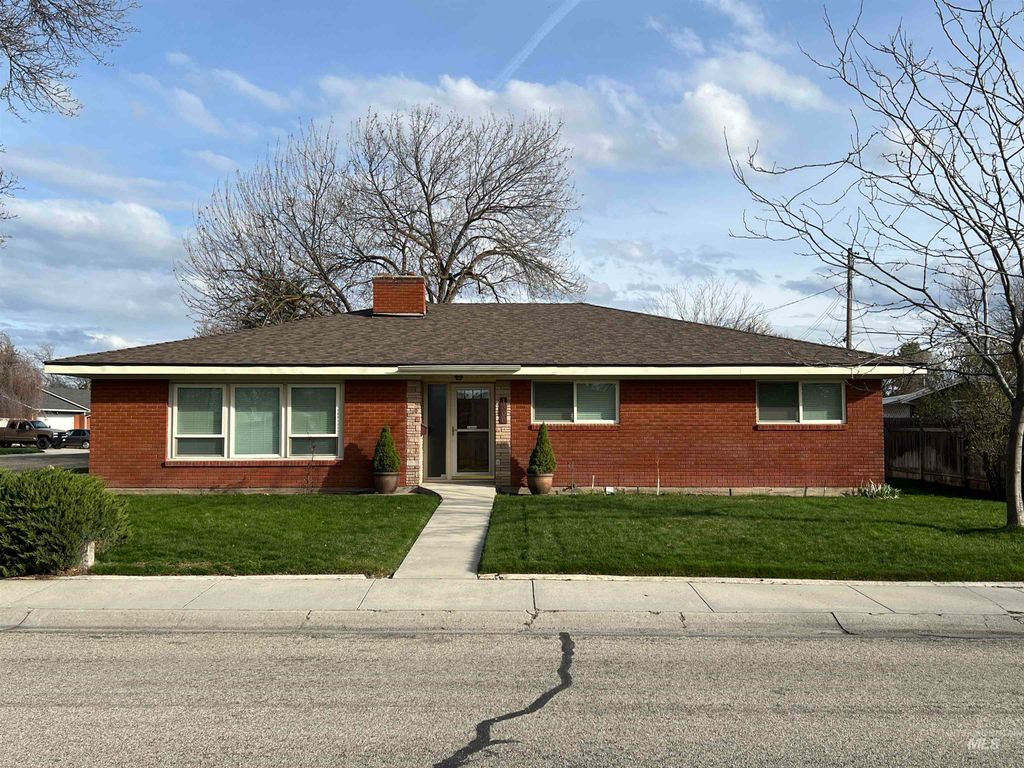 1300 S Brooklawn Dr., Boise, ID 83709