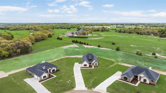 1090 Julian Drive, Van Alstyne, TX 75495