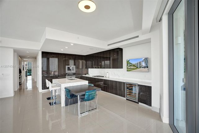 3250 NE 188th Street 501, Aventura, FL 33180