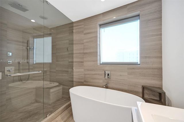 3250 NE 188th Street 501, Aventura, FL 33180