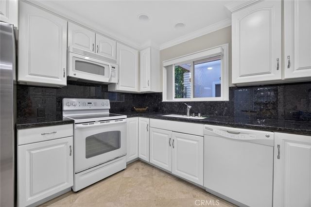2262 Via Puerta D, Laguna Woods, CA 92637