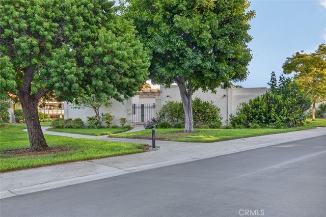 2262 Via Puerta D, Laguna Woods, CA 92637