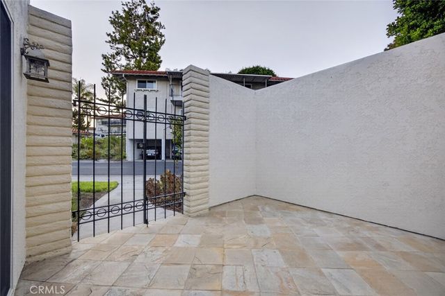 2262 Via Puerta D, Laguna Woods, CA 92637