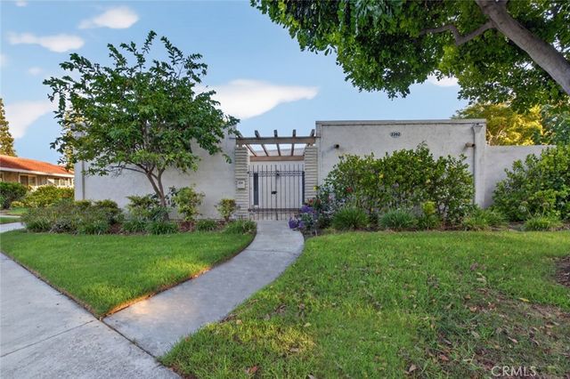 2262 Via Puerta D, Laguna Woods, CA 92637