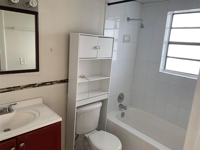 9460 Fontainebleau Blvd 223, Miami, FL 33172