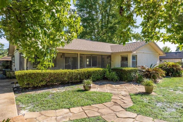 6748 Liberty St, Navarre, FL 32566