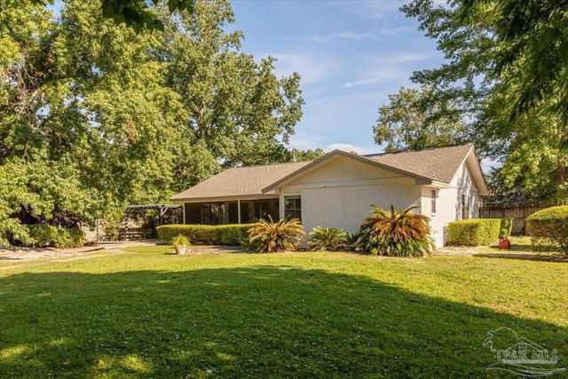 6748 Liberty St, Navarre, FL 32566