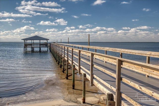6748 Liberty St, Navarre, FL 32566