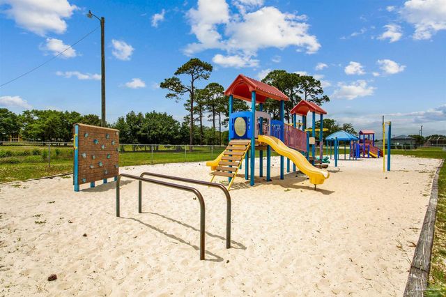 6748 Liberty St, Navarre, FL 32566