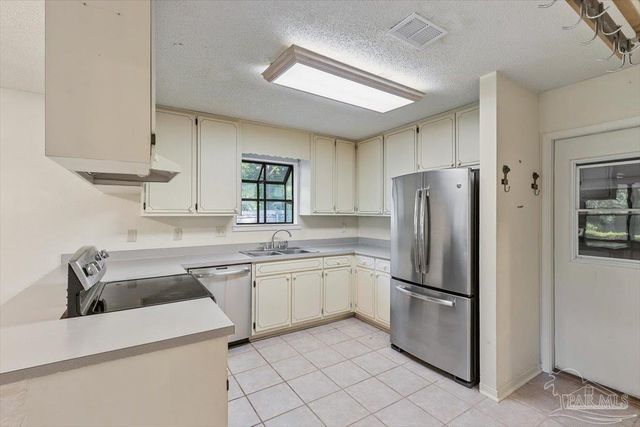 6748 Liberty St, Navarre, FL 32566