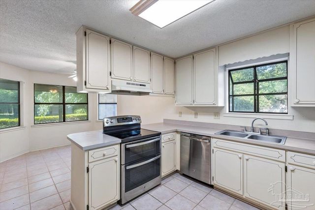 6748 Liberty St, Navarre, FL 32566