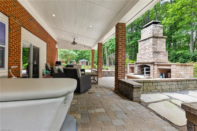 516 Peaceful RD, Chesapeake, VA 23322