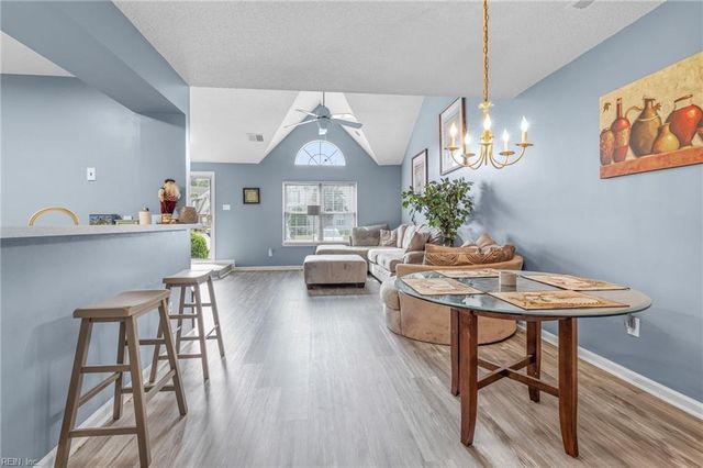 241 N Hill LN, Chesapeake, VA 23322