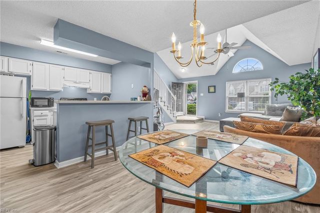 241 N Hill LN, Chesapeake, VA 23322