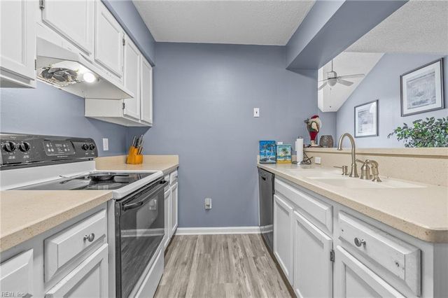 241 N Hill LN, Chesapeake, VA 23322