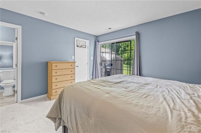 241 N Hill LN, Chesapeake, VA 23322