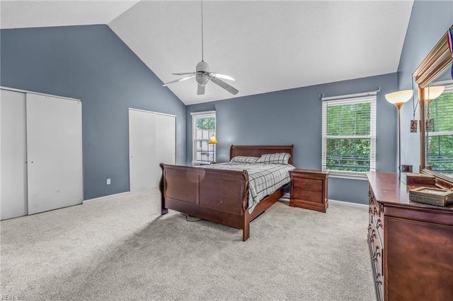241 N Hill LN, Chesapeake, VA 23322