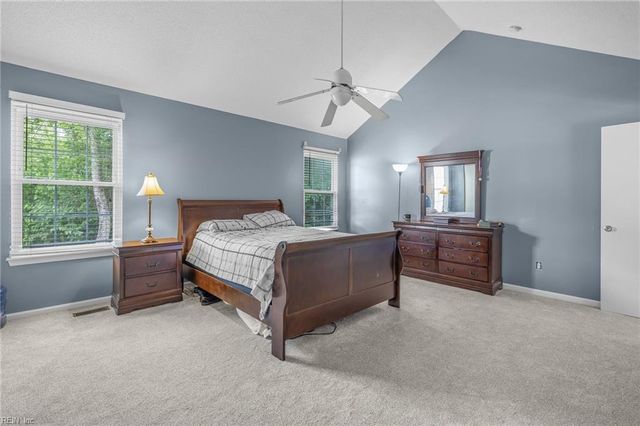 241 N Hill LN, Chesapeake, VA 23322