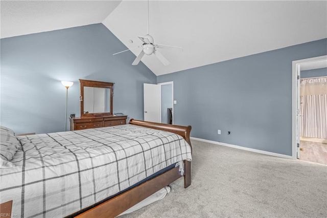 241 N Hill LN, Chesapeake, VA 23322