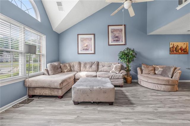 241 N Hill LN, Chesapeake, VA 23322