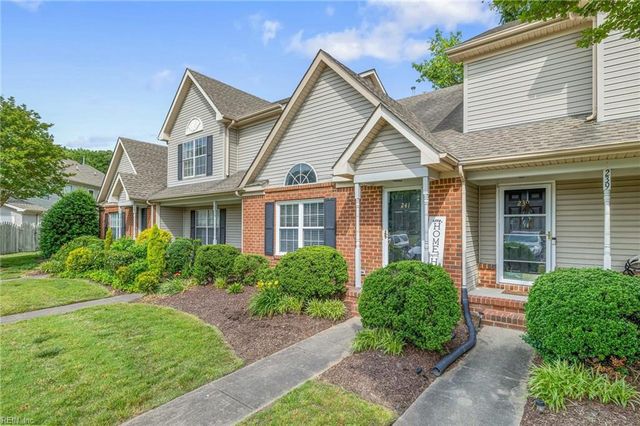 241 N Hill LN, Chesapeake, VA 23322