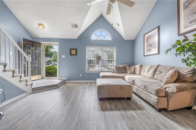241 N Hill LN, Chesapeake, VA 23322