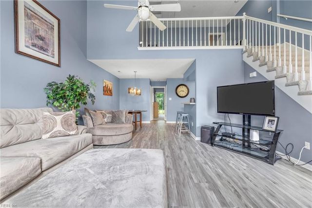 241 N Hill LN, Chesapeake, VA 23322