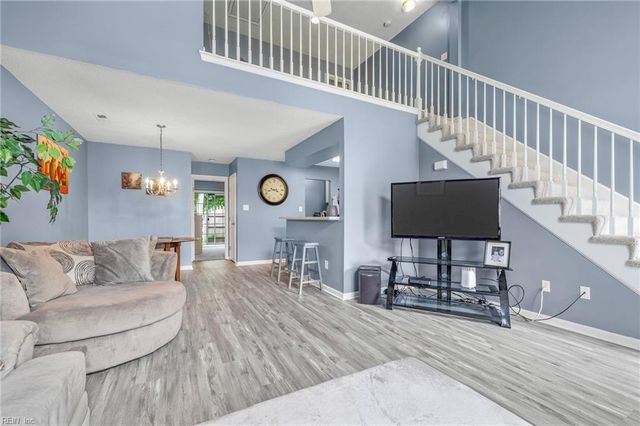 241 N Hill LN, Chesapeake, VA 23322