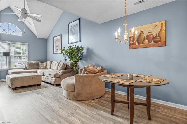 241 N Hill LN, Chesapeake, VA 23322