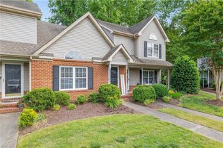 241 N Hill LN, Chesapeake, VA 23322