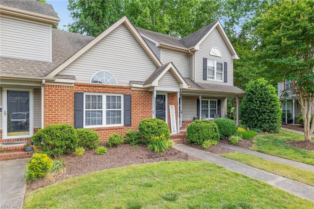 241 N Hill LN, Chesapeake, VA 23322