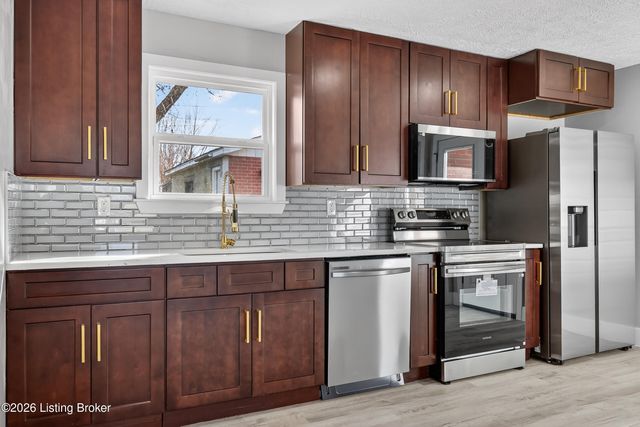 4902 Dee Rd, Louisville, KY 40219