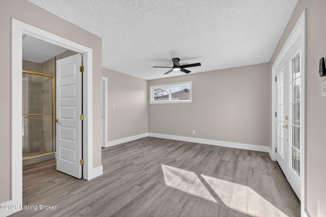 4902 Dee Rd, Louisville, KY 40219