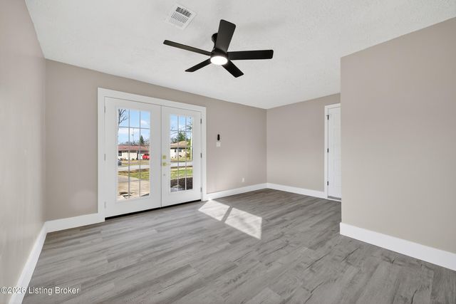 4902 Dee Rd, Louisville, KY 40219