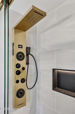 4902 Dee Rd, Louisville, KY 40219