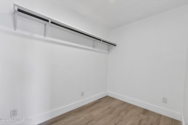 4902 Dee Rd, Louisville, KY 40219