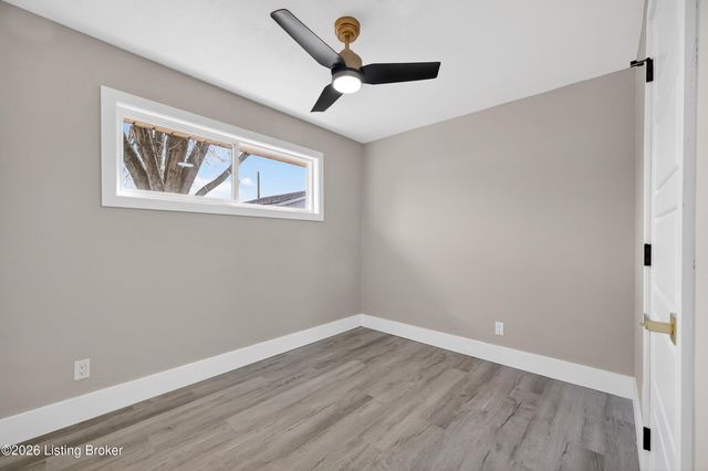 4902 Dee Rd, Louisville, KY 40219