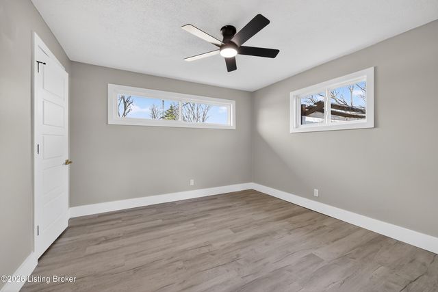 4902 Dee Rd, Louisville, KY 40219