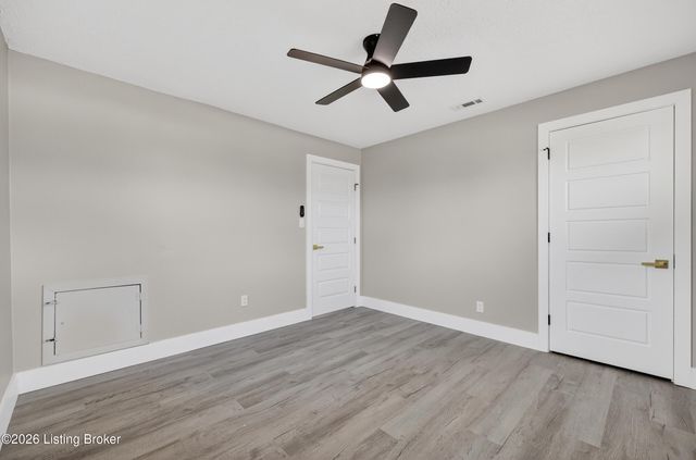 4902 Dee Rd, Louisville, KY 40219