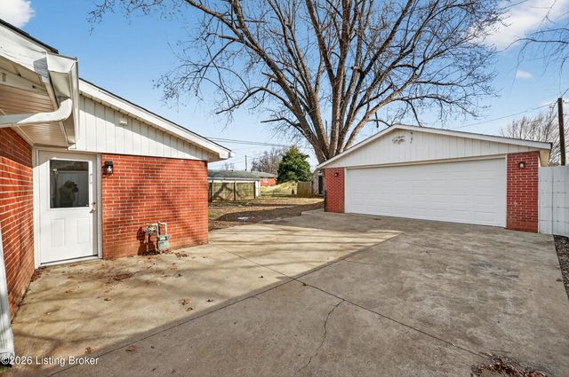 4902 Dee Rd, Louisville, KY 40219