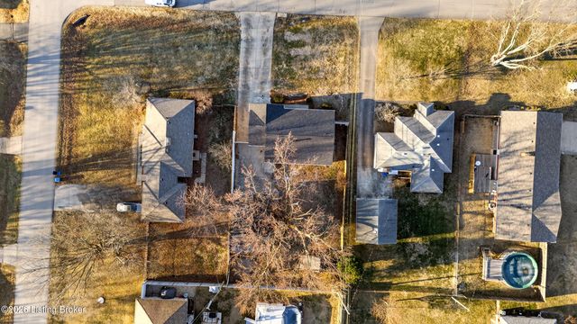 4902 Dee Rd, Louisville, KY 40219