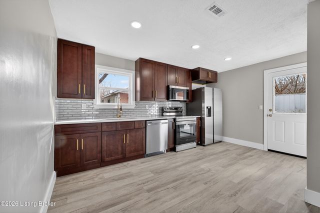 4902 Dee Rd, Louisville, KY 40219