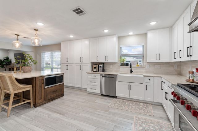 9214 Bintliff Drive, Houston, TX 77074