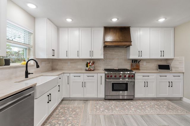 9214 Bintliff Drive, Houston, TX 77074