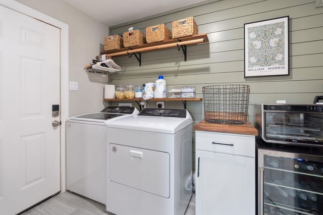 9214 Bintliff Drive, Houston, TX 77074