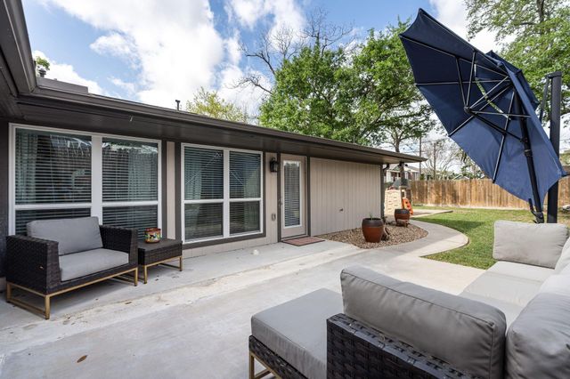 9214 Bintliff Drive, Houston, TX 77074