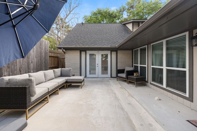 9214 Bintliff Drive, Houston, TX 77074